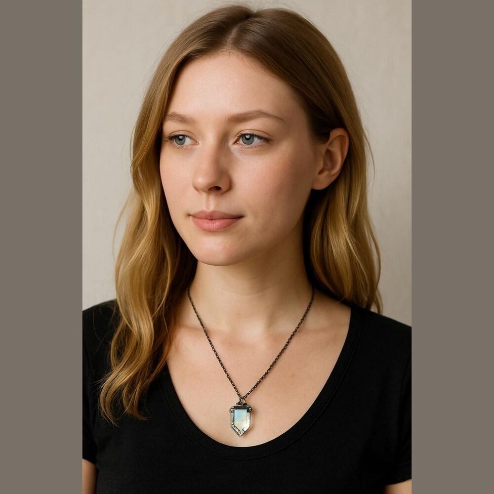 Women's Unbranded Black Iridescent Crystal Pendant Necklace One Size